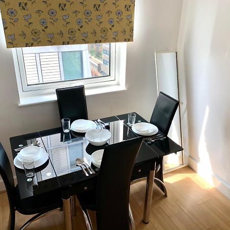 Central London 2 Bedrooms, Seperate Recption, Full Kitchen, Free Parking Bagian luar foto